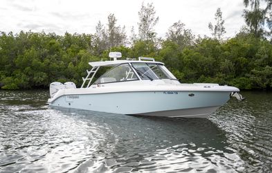 34' Everglades 2022 Yacht For Sale